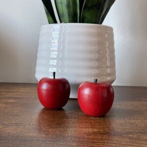 🍎 2 Handmade Apple Pins & Vintage Box 🍎